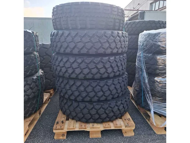 5x vrachtwagenband, oa. michelin, continental - afbeelding 1 van  5