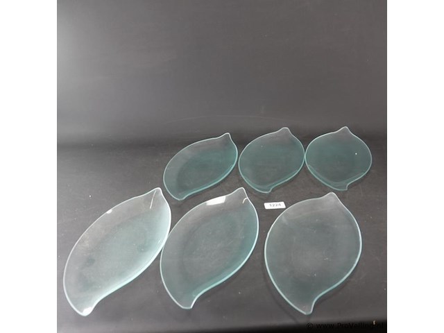 6 bladvormige glazen schalen - afbeelding 1 van  5