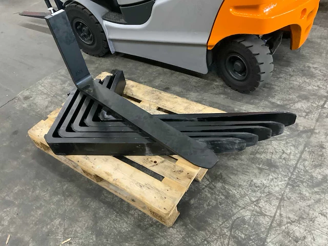 6 heftruckvorken op pallet - afbeelding 3 van  7