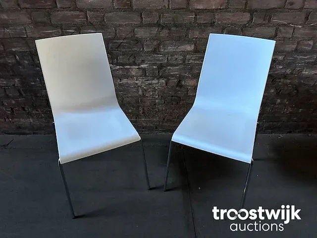 6 pedrali kuadra stapelbare desgin stoelen met beschermcover - afbeelding 1 van  11