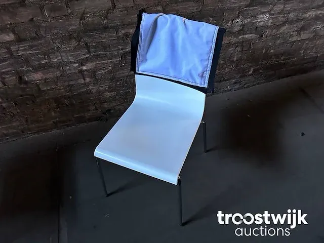 6 pedrali kuadra stapelbare desgin stoelen met beschermcover - afbeelding 7 van  11