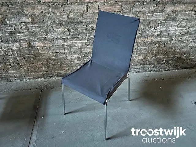 6 pedrali kuadra stapelbare desgin stoelen met beschermcover - afbeelding 9 van  11