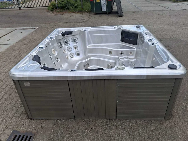 6 persoons jacuzzi en buitenspa - afbeelding 4 van  23