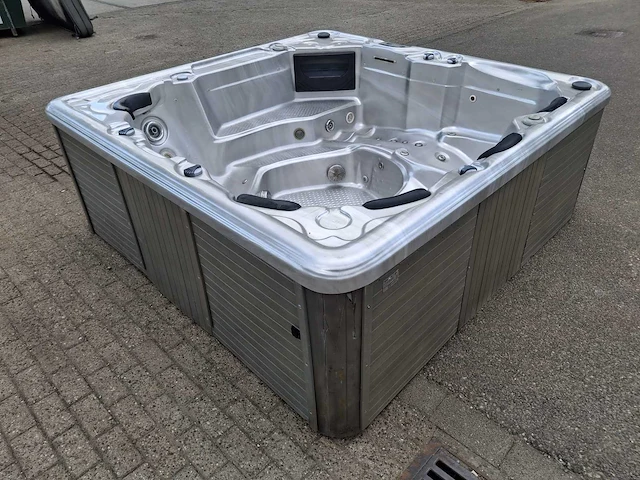 6 persoons jacuzzi en buitenspa - afbeelding 5 van  23