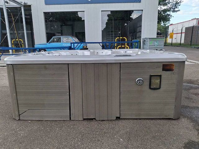 6 persoons jacuzzi en buitenspa - afbeelding 7 van  23