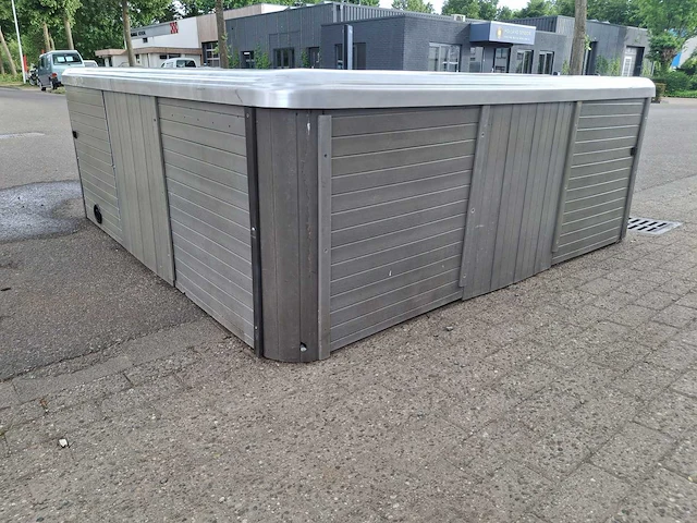6 persoons jacuzzi en buitenspa - afbeelding 9 van  23