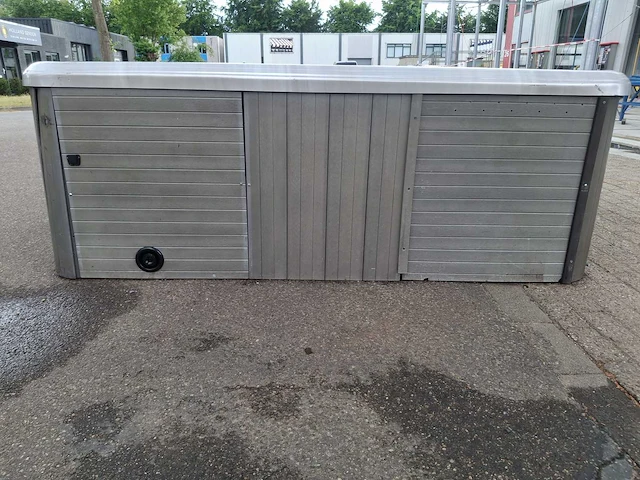 6 persoons jacuzzi en buitenspa - afbeelding 10 van  23