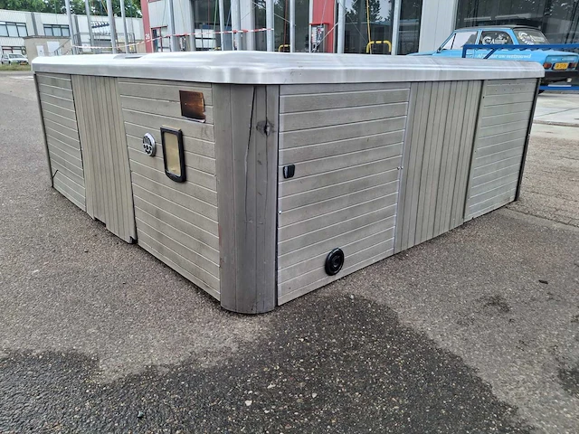 6 persoons jacuzzi en buitenspa - afbeelding 11 van  23