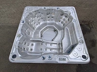 6 persoons jacuzzi en buitenspa - afbeelding 1 van  23
