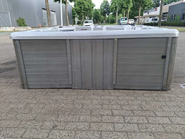 6 persoons jacuzzi en buitenspa - afbeelding 13 van  23