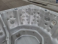6 persoons jacuzzi en buitenspa - afbeelding 17 van  23