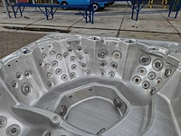 6 persoons jacuzzi en buitenspa - afbeelding 19 van  23