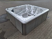 6 persoons jacuzzi en buitenspa - afbeelding 22 van  23