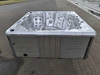 6 persoons jacuzzi en buitenspa - afbeelding 23 van  23