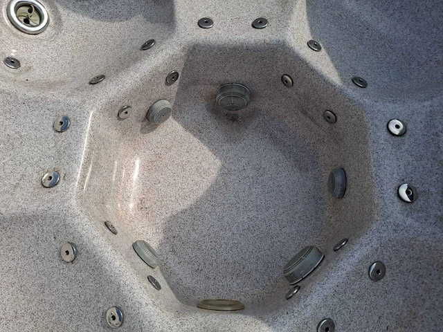 6 persoons jacuzzi en buitenspa - afbeelding 5 van  25