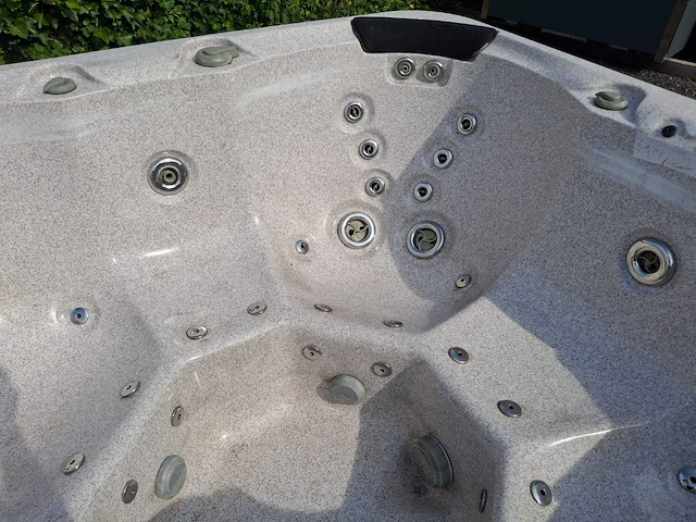 6 persoons jacuzzi en buitenspa - afbeelding 7 van  25
