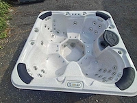 6 persoons jacuzzi en buitenspa - afbeelding 11 van  25