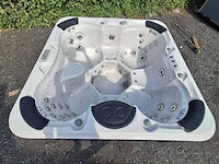 6 persoons jacuzzi en buitenspa - afbeelding 1 van  25