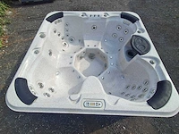 6 persoons jacuzzi en buitenspa - afbeelding 14 van  25