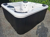 6 persoons jacuzzi en buitenspa - afbeelding 15 van  25