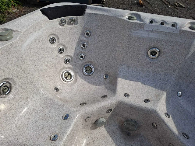 6 persoons jacuzzi en buitenspa - afbeelding 19 van  25