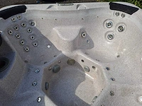 6 persoons jacuzzi en buitenspa - afbeelding 20 van  25