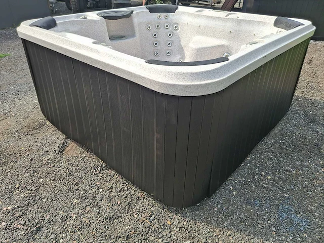 6 persoons jacuzzi en buitenspa - afbeelding 22 van  25