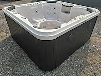 6 persoons jacuzzi en buitenspa - afbeelding 23 van  25
