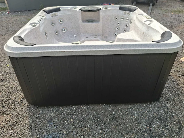 6 persoons jacuzzi en buitenspa - afbeelding 24 van  25