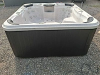 6 persoons jacuzzi en buitenspa - afbeelding 24 van  25