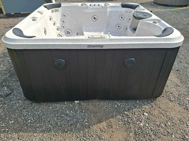6 persoons jacuzzi en buitenspa - afbeelding 25 van  25