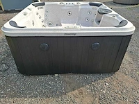 6 persoons jacuzzi en buitenspa - afbeelding 25 van  25