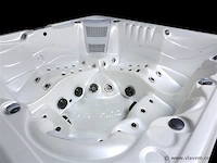 6 persoons outdoor spa met waterjets 230x230cm - wit / zwarte zijkant incl. wifi - afbeelding 13 van  17