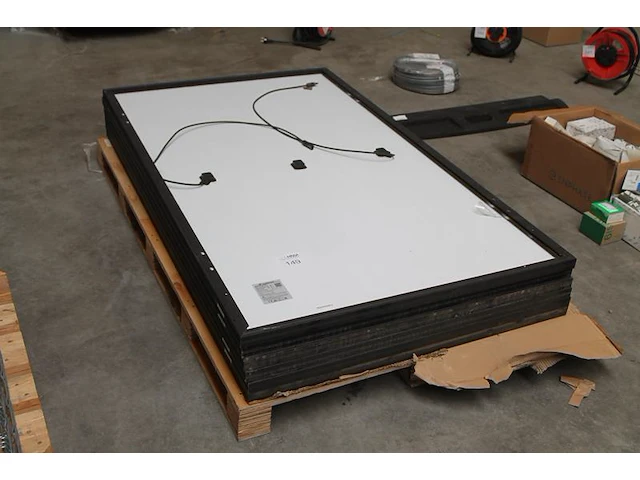 6 stuks zonnepanelen canadian solar cs3l-365ms. - afbeelding 1 van  2
