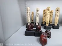 61x replica art, o.a. netsuke - afbeelding 14 van  20