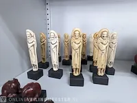 61x replica art, o.a. netsuke - afbeelding 15 van  20