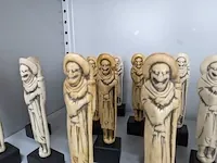 61x replica art, o.a. netsuke - afbeelding 16 van  20