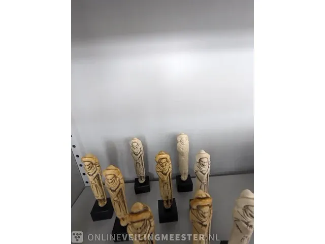61x replica art, o.a. netsuke - afbeelding 17 van  20
