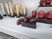 61x replica art, o.a. netsuke - afbeelding 18 van  20