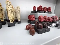 61x replica art, o.a. netsuke - afbeelding 19 van  20