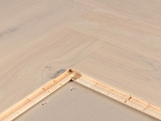 63 m2 parket eiken visgraat mutliplank - 660 x 110 x 14 mm - afbeelding 2 van  4