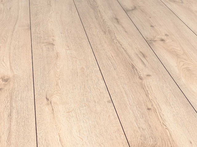 64 m2 laminaat plank - 1383 x 193 x 7 mm - afbeelding 1 van  4