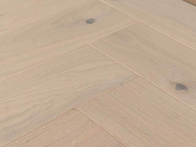 65 m2 parket eiken visgraat - 660 x 110 x 14 mm - afbeelding 1 van  4