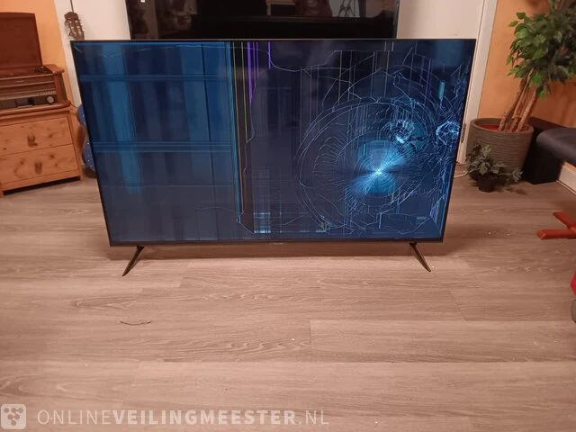 65" televisie met kapotte beeeldscherm samsung , ue65au7040k, bouwjaar 2023 - afbeelding 1 van  7