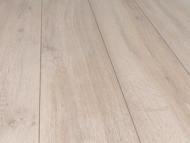 67 m2 krono laminaat - 1285 x 192 x 10 mm - afbeelding 1 van  4