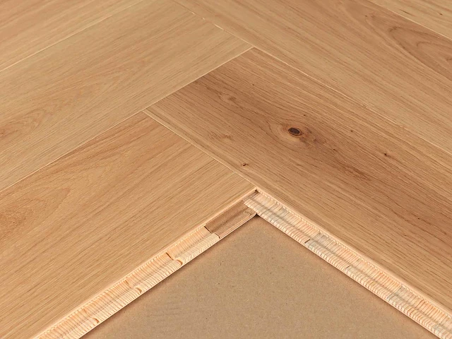 67 m2 parket eiken visgraat - 725 x 130 x 14 mm - afbeelding 2 van  4