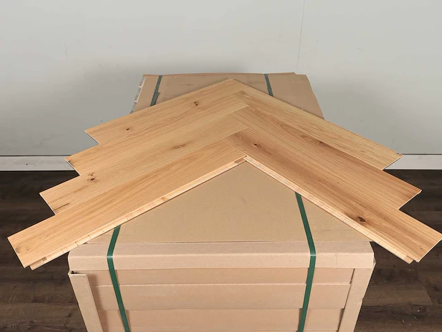 67 m2 parket eiken visgraat - 725 x 130 x 14 mm - afbeelding 3 van  4