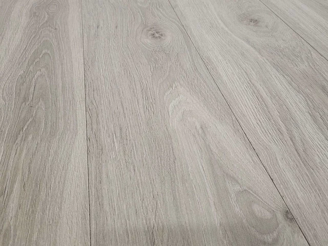 68 m2 laminaat plank - 1207 x 198 x 11 mm - afbeelding 1 van  3