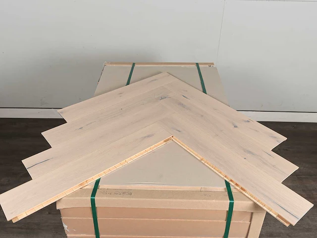 69 m2 parket eiken visgraat mutliplank - 750 x 130 x 14 mm - afbeelding 3 van  4