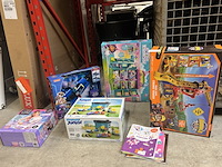 6x a-merk speelgoed w.o. playmobil, nickelodeon paw patrol, dreamworks gabby's dollhouse - afbeelding 1 van  7